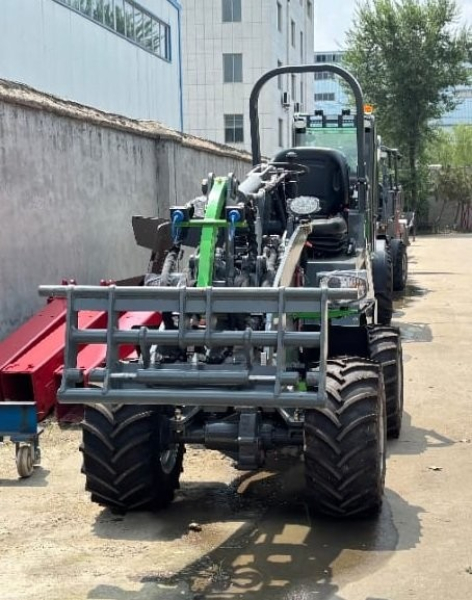 Hoflader L1812 mit Schaufel